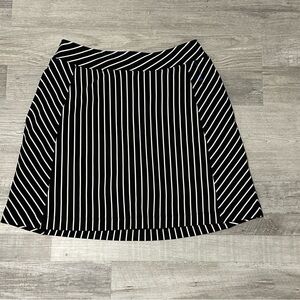 Lady Hagen Asymmetrical Black and White Skort
Tennis Golf pickleball